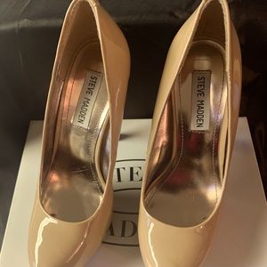 Steve Madden patent leather high heel pumps size 7 color nude